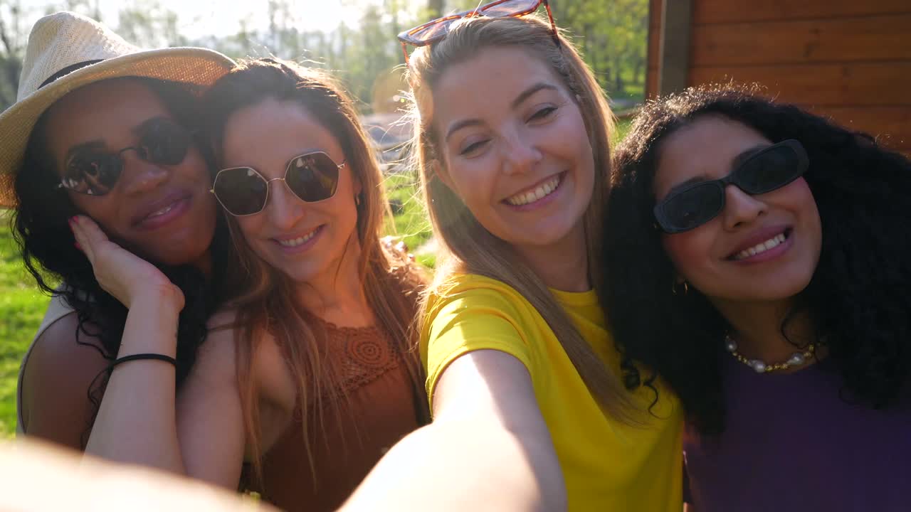 Gruppo di donne che si divertono
