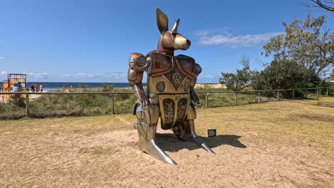 360-degree view of kangaroo sculpture