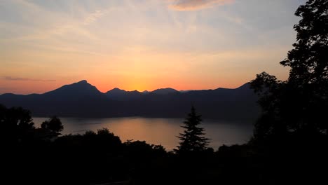 Sunset-behind-the-mountains-of-Lake-Garda