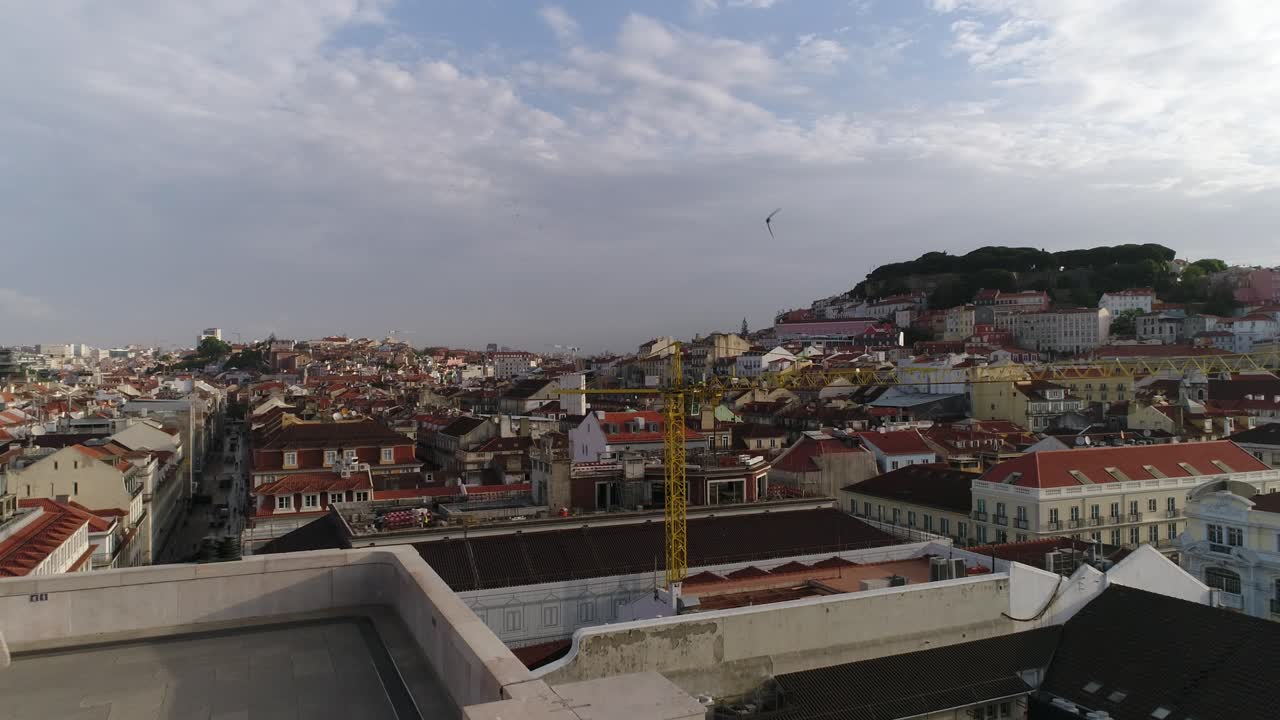 Vista aerea della splendida città di Lisbona e del fiume Tago, Portogallo
