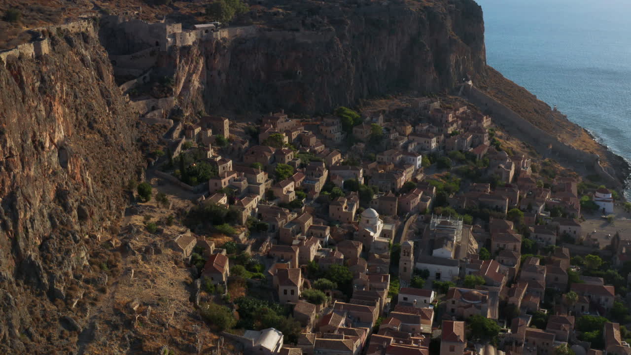 Bellissima città vecchia di Monemvasia in Laconia, costa orientale del Peloponneso, penisola greca