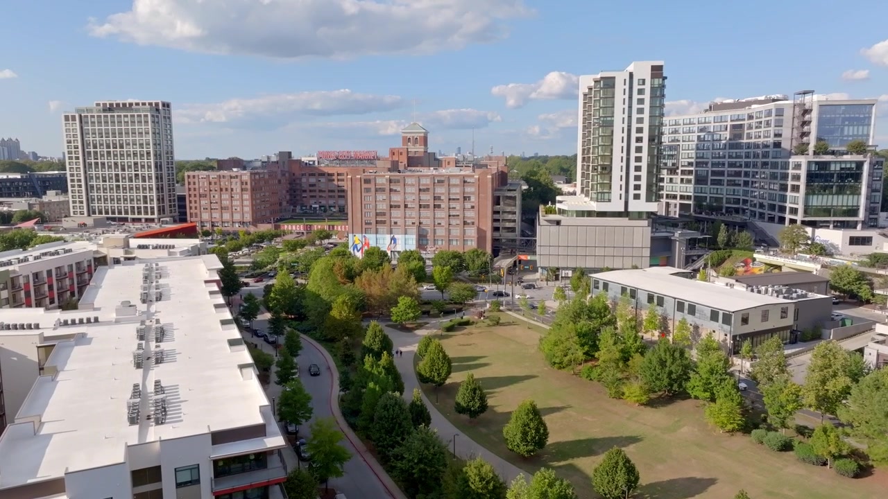Quartiere del mercato di Ponce City, appartamenti residenziali, parco all'aperto, Atlanta, Georgia. Veduta aerea