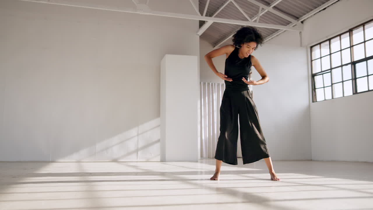 Danza, performance e una donna nell'arte creativa