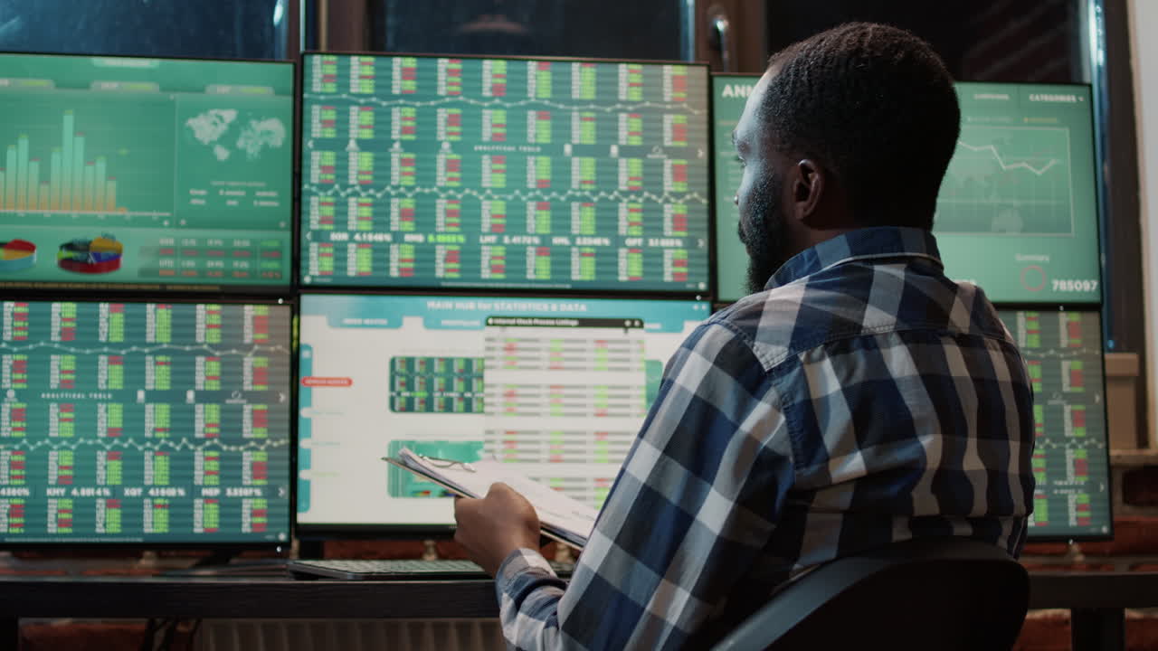 Financial analyst taking notes on clipboard to plan trade market sales