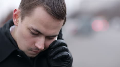 Man-talking-on-a-mobile-phone-in-winter