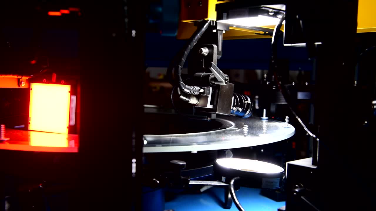 High-quality control in manufacturing optical sorting machine for fasteners screw