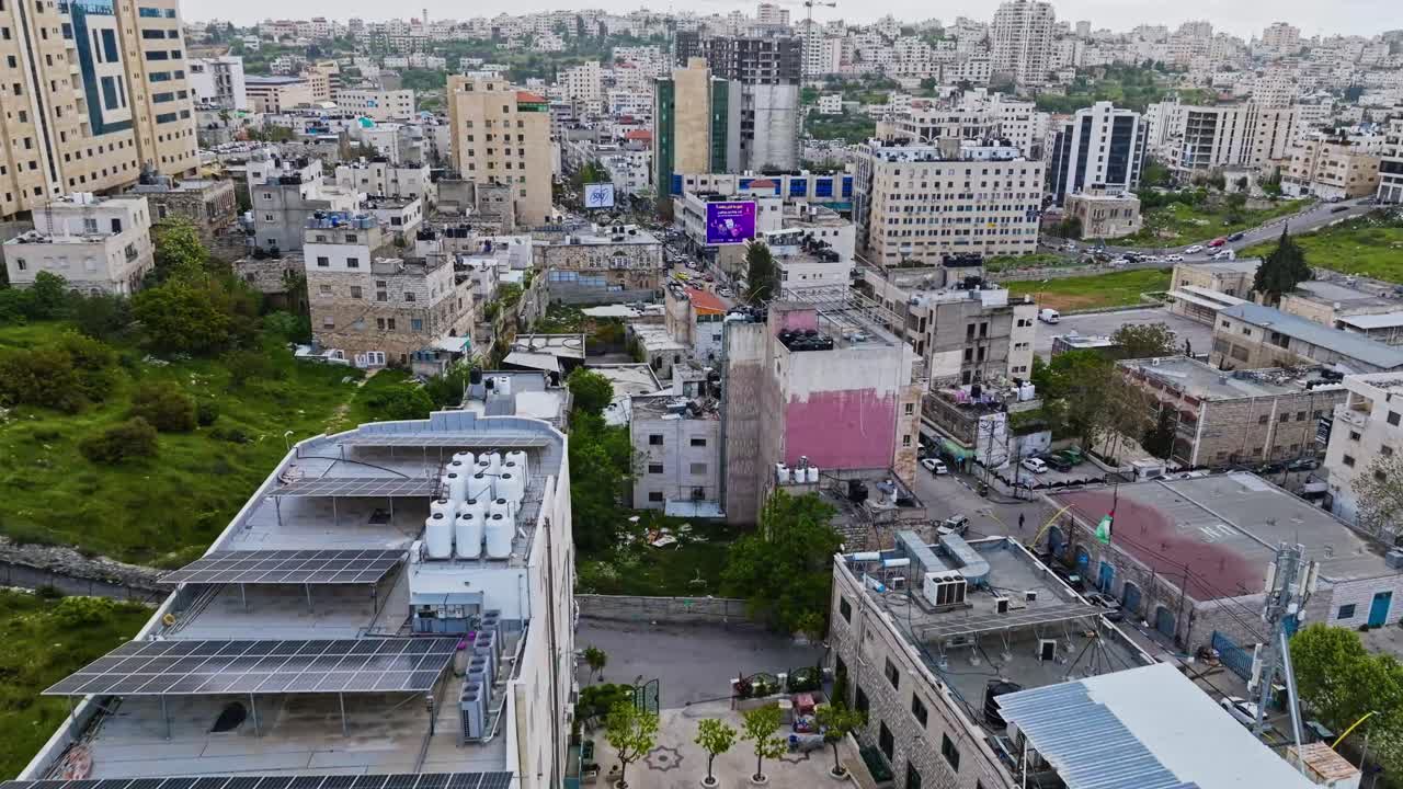 Edifici e strutture nella città di Hebron, Palestina - ripresa aerea.