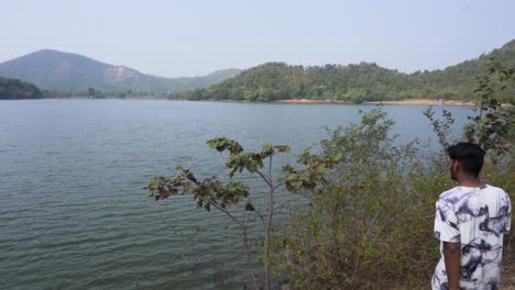 Hombre-En-El-Santuario-De-Vida-Salvaje-Jambughoda,-Gujarat