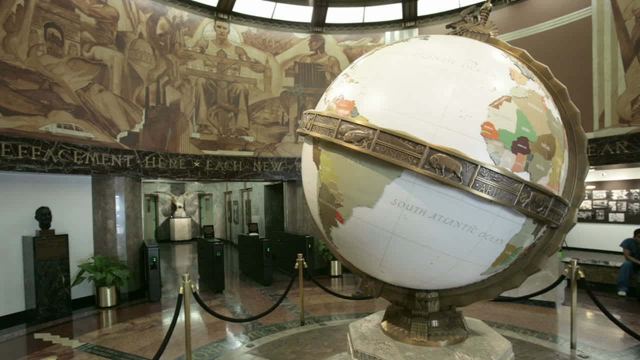 큰 지구본은 박물관이나 플라네타륨에서 회전합니다.