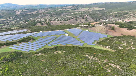 vuelo de drones sobre una granja solar