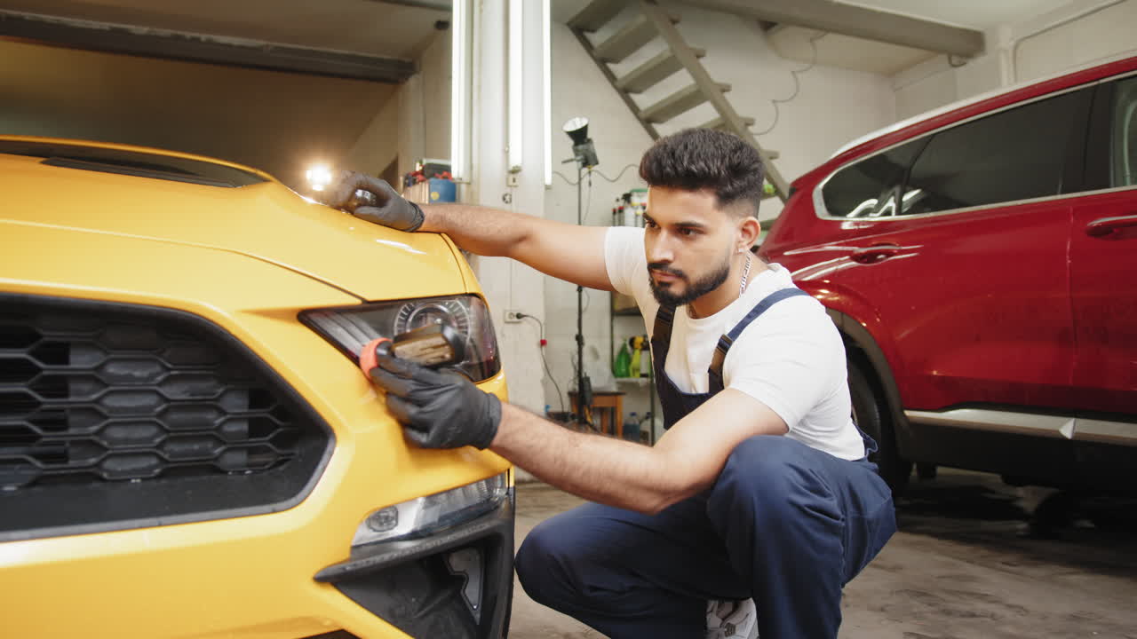 detalles de automóviles en el garaje