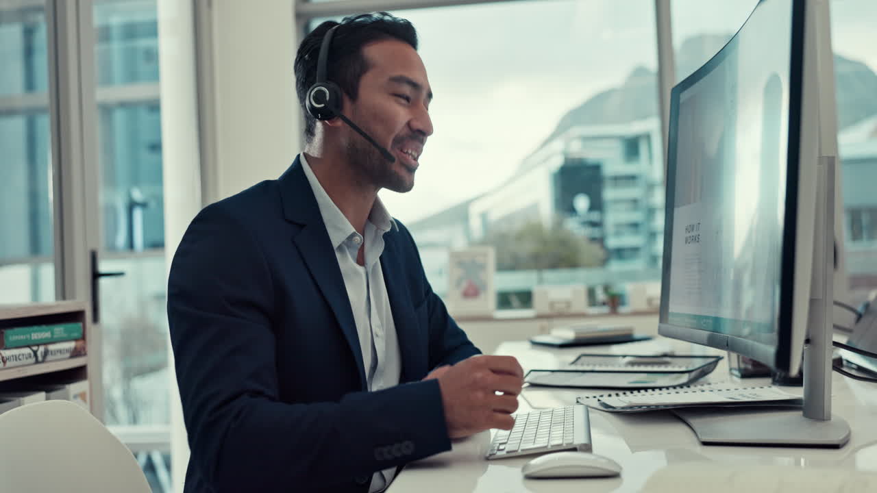 Uomo d'affari felice, call center