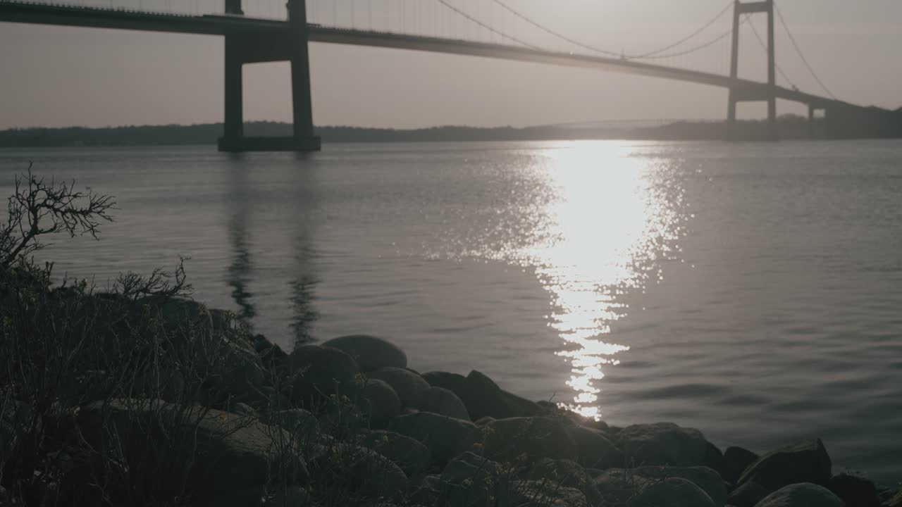 Slow motion of water ripples near Lilleb&aelig;lt