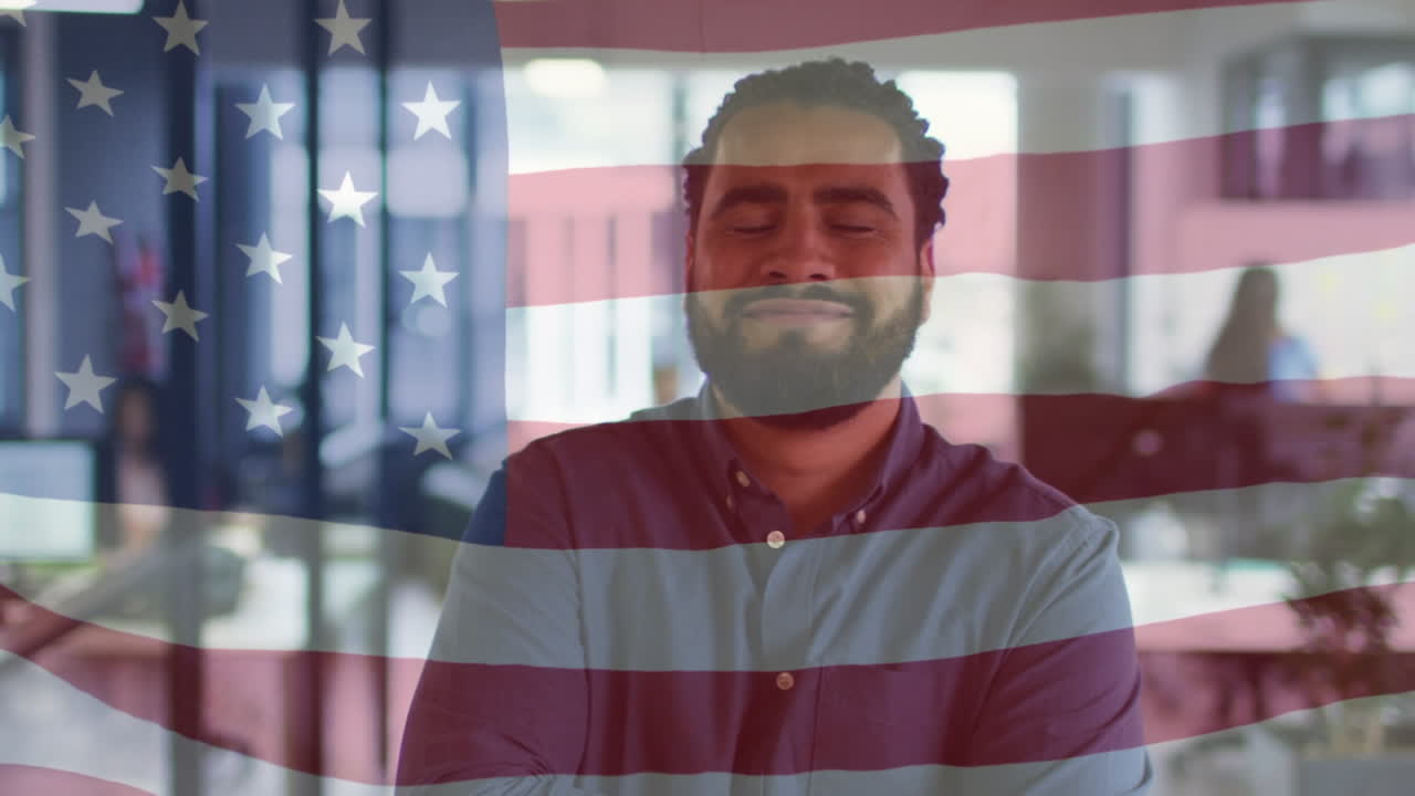 미소 짓는 아프리카계 미국인 남성 위에 미국 국기의 애니메이션