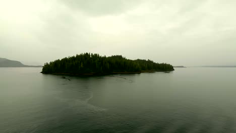 sailing by islands along alaska's wild coast - hyper lapse