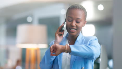 Geschäft,-Schwarze-Frau-Und-Telefonanruf-Mit-Uhr