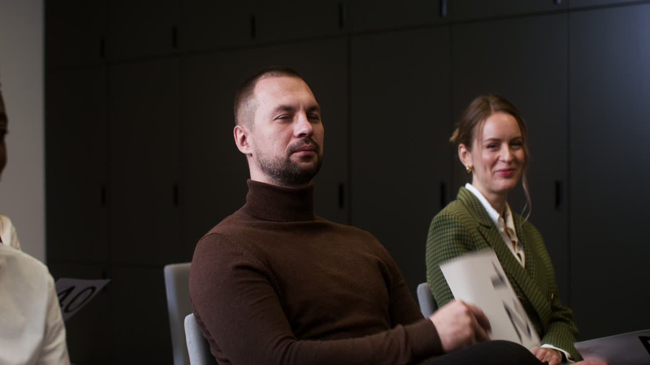 People in an auction session