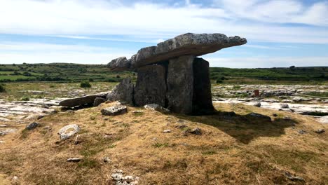 el dolmen de las aves de corral