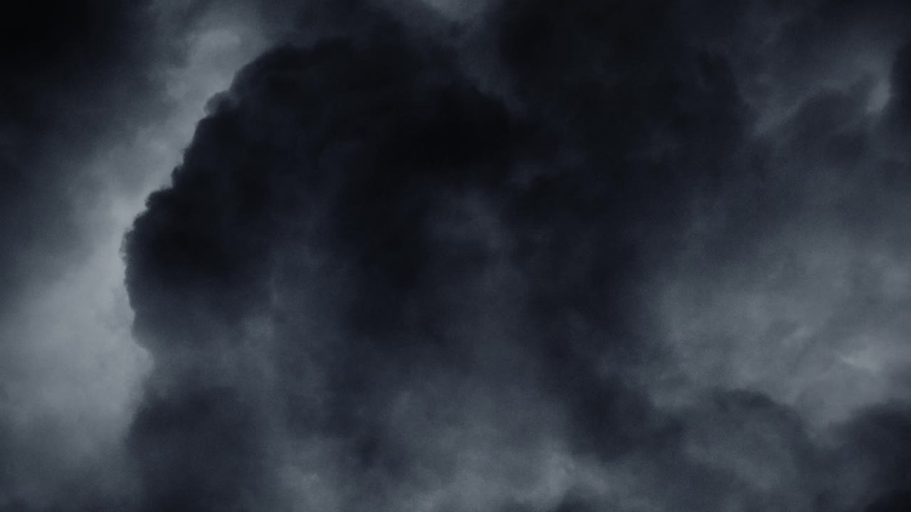 tormenta dentro de las nubes cumulonimbus antes de la lluvia