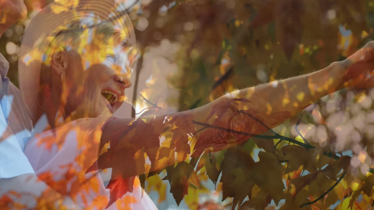 animación de árboles con hojas sobre mujeres mayores caucásicas