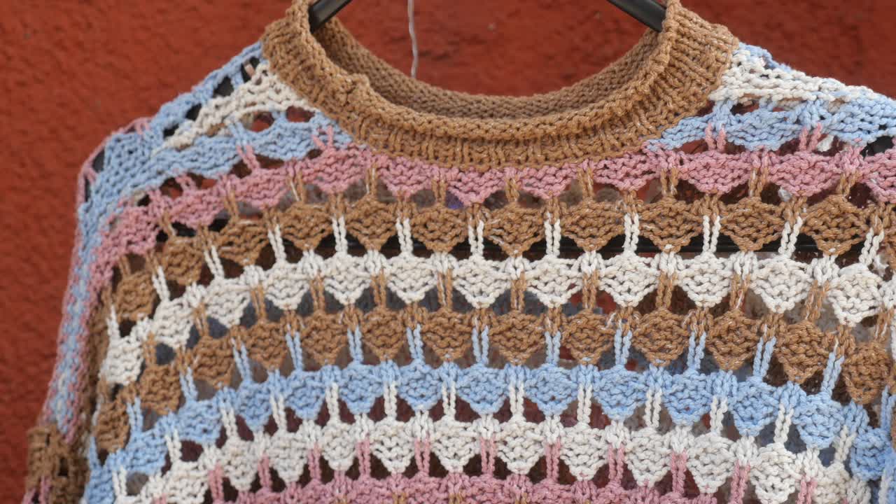 다채로운 뜨개질 스웨터