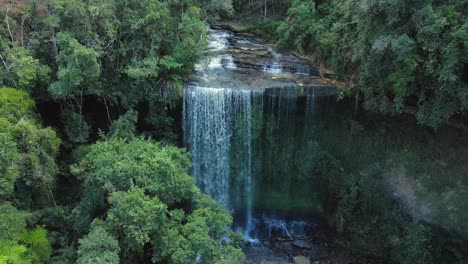 cachoeira do pinguirito acantilado de la cascada en catuíra, alfredo wagner, estado de santa catarina, brasil
