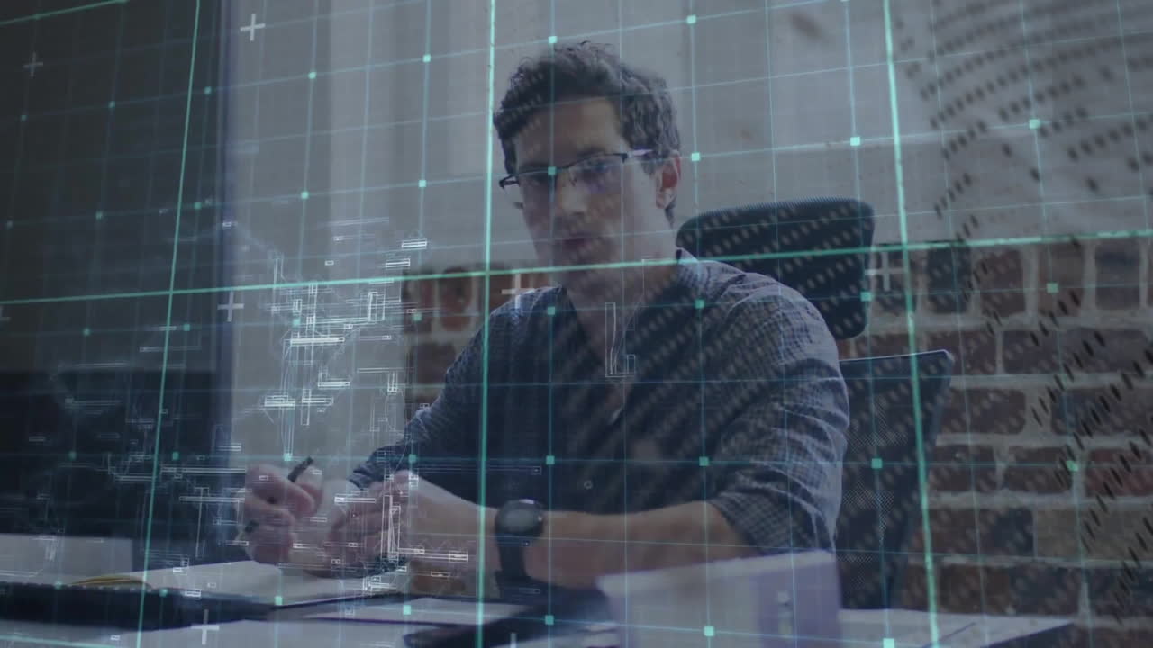 animación del procesamiento de datos financieros sobre el empresario caucásico en el cargo