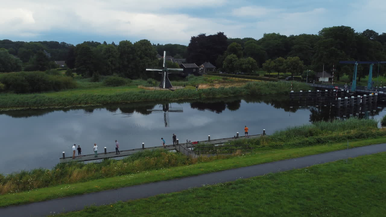 케펠 물방앗간: 아름다운 방앗간으로 이동하고 강이 내려다보이는 환상적인 공중 전망