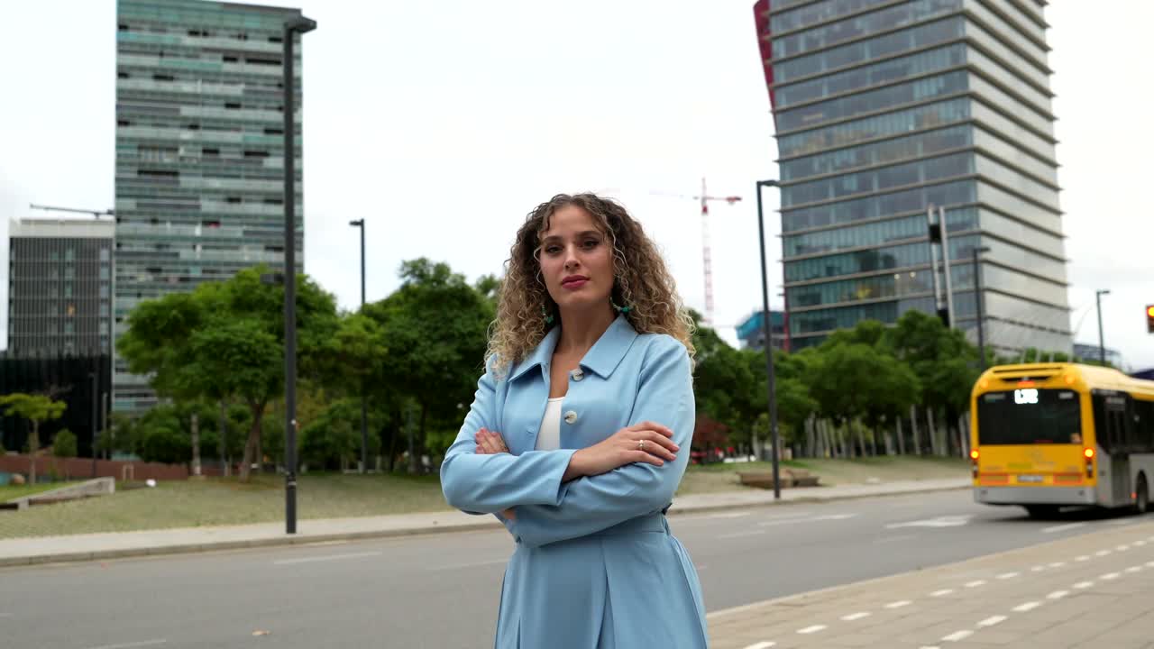 Mulher de negócios em um ambiente urbano