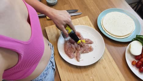 preparing chicken fajitas