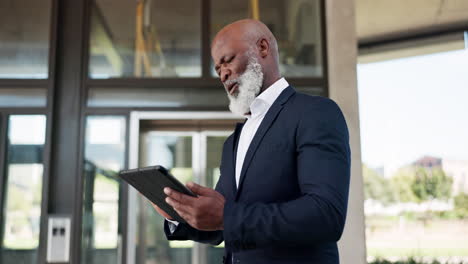 Outdoor,-business-and-senior-man-with-a-tablet