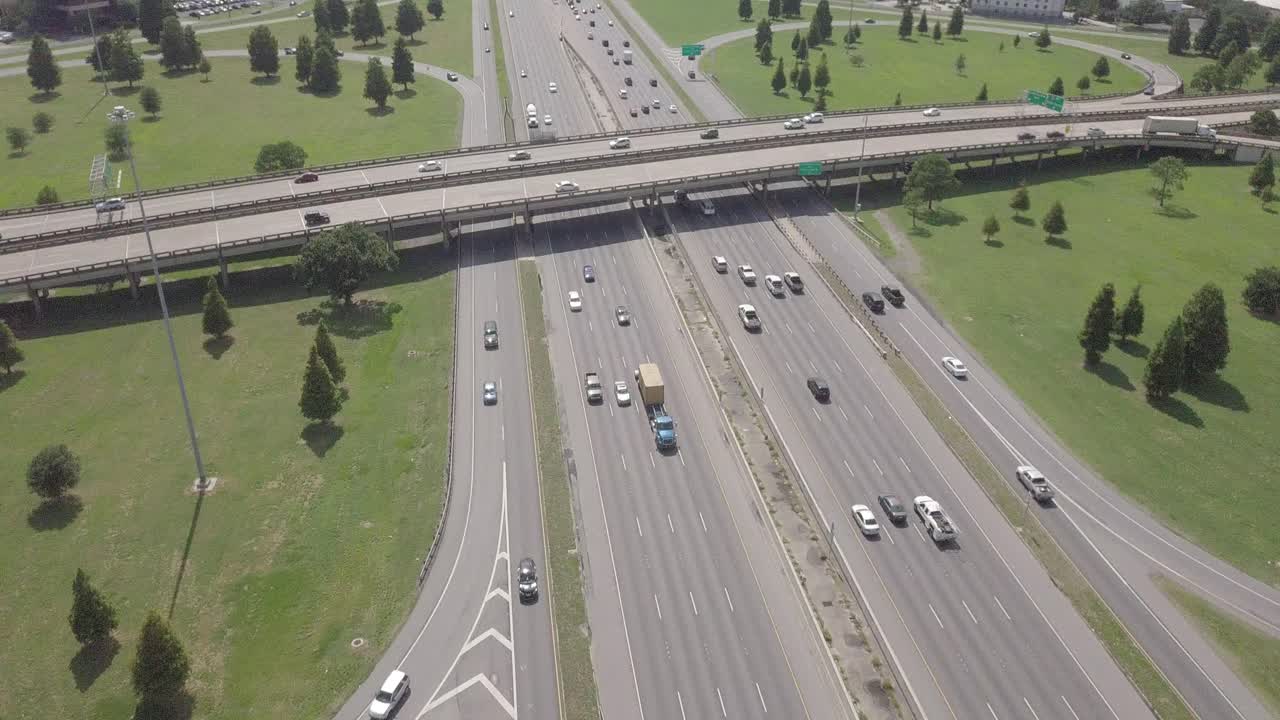 고속도로 위를 높이 날다