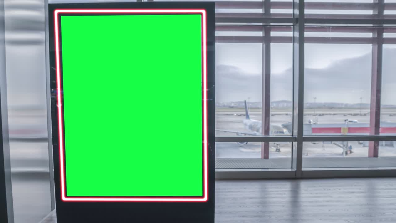 녹색 화면, 알파 채널, 공항 홀에 크로마 키 프레임, 마케팅을 위한 큰 배너.