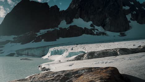 Ojo-del-Albino-Glacier-And-Lake-In-Tierra-del-Fuego,-Argentina---Wide-Shot