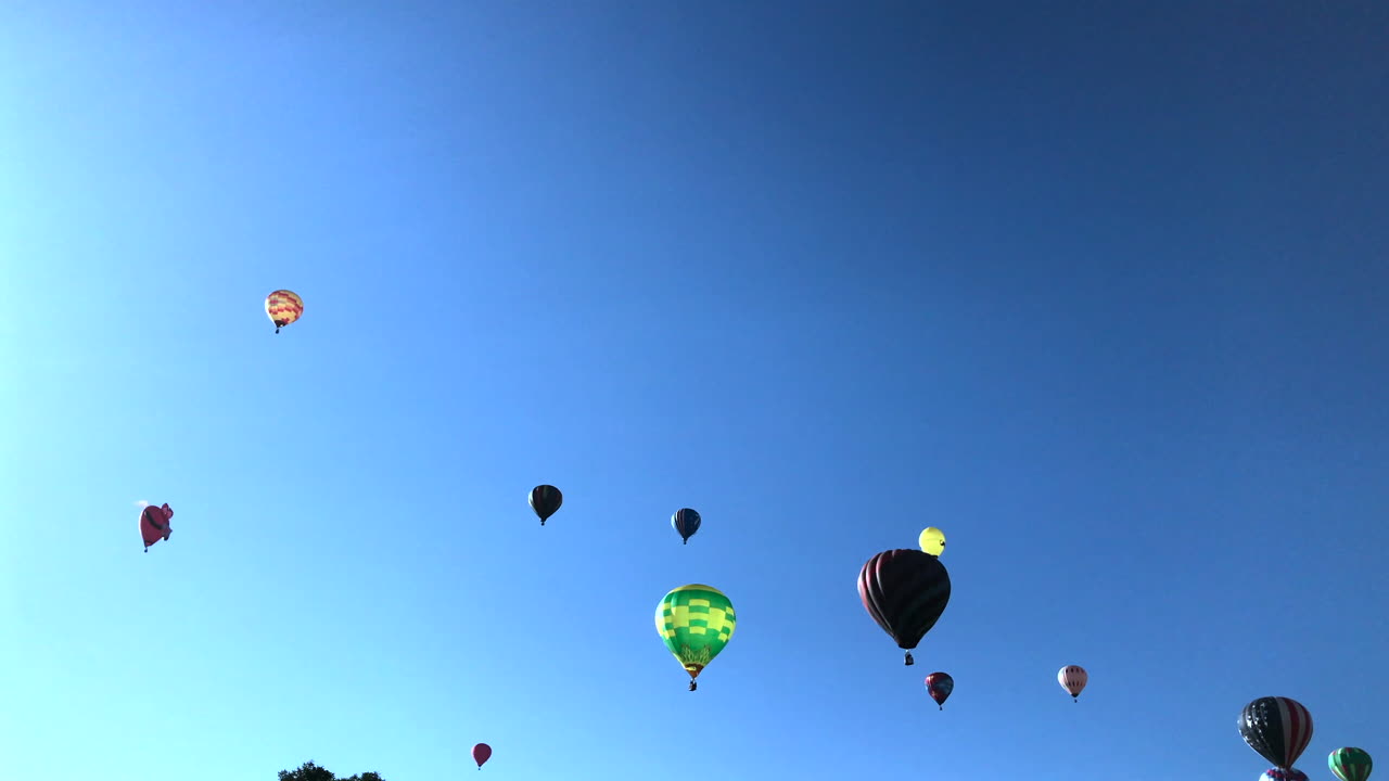 대량 발사 중 열기구의 팬틸트