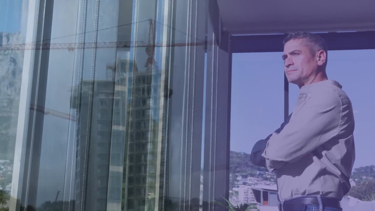 animación de un empresario caucásico en el cargo sobre el paisaje urbano