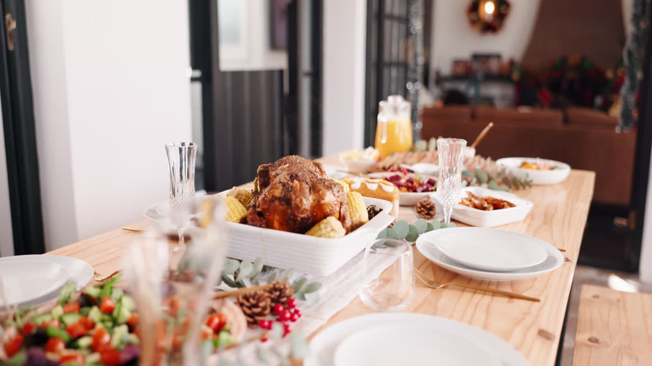 Thanksgiving Dinner Table Setting
