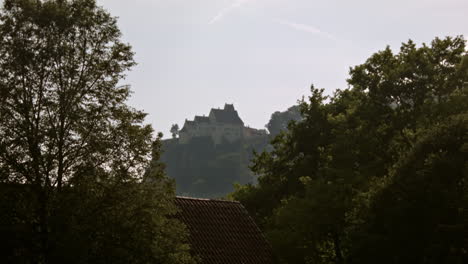 Castillo-En-La-Montaña-Lejana