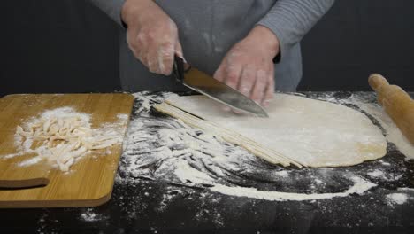 cortamos la pasta de la masa.