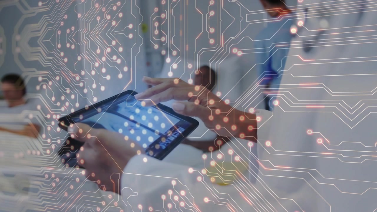 Kliniker knackar och sveper på surfplatta på avdelning medan ett kretskortsliknande överlägg synkroniserar patientdata
