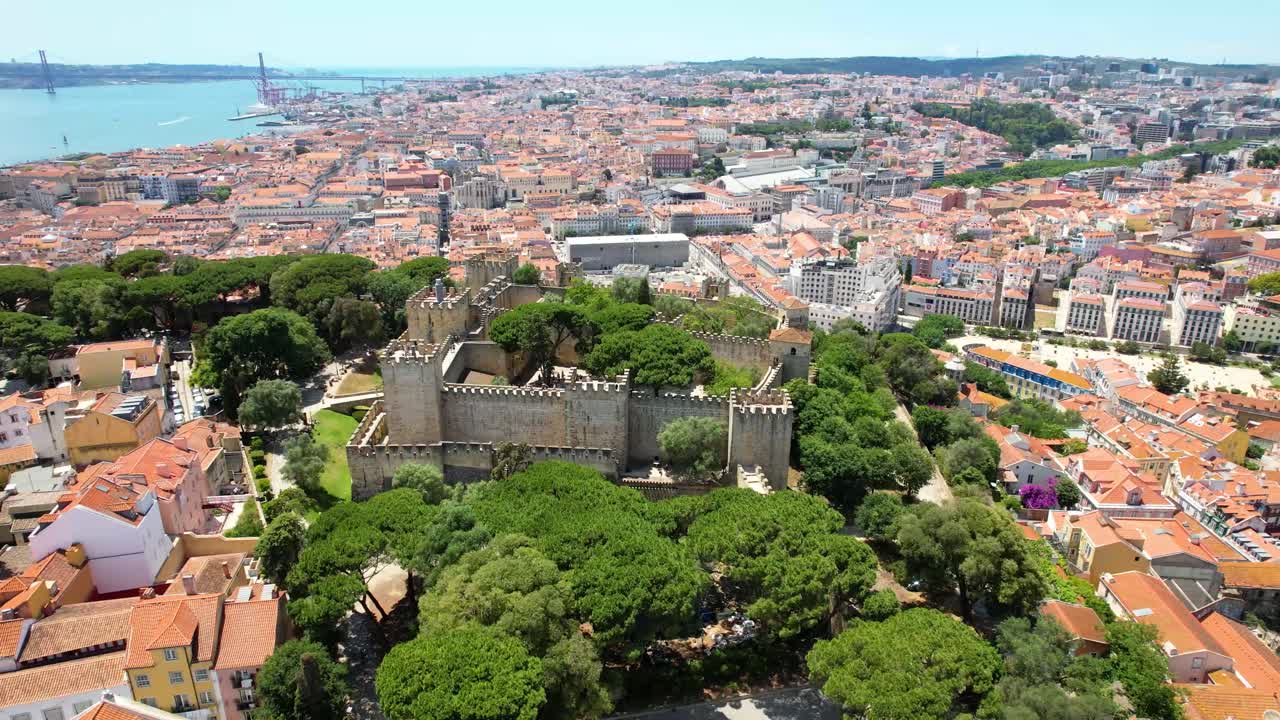 카스텔로 데 리스본의 성 드론 샷