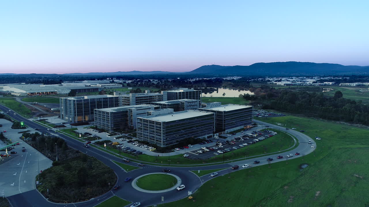 새로 설계된 비즈니스 파크의 공유 작업 시설에 대한 느린 접근