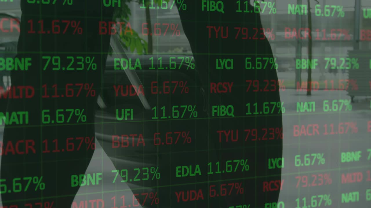 Animazione dell'elaborazione dei dati finanziari sull'uomo d'affari