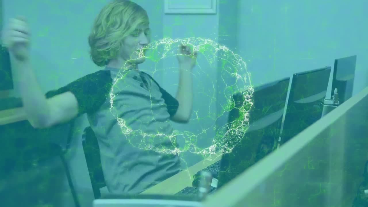 animación del cerebro digital sobre un estudiante masculino usando una computadora