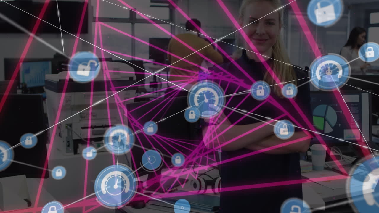 animación de una red de conexiones con iconos sobre una mujer de negocios caucásica sonriente