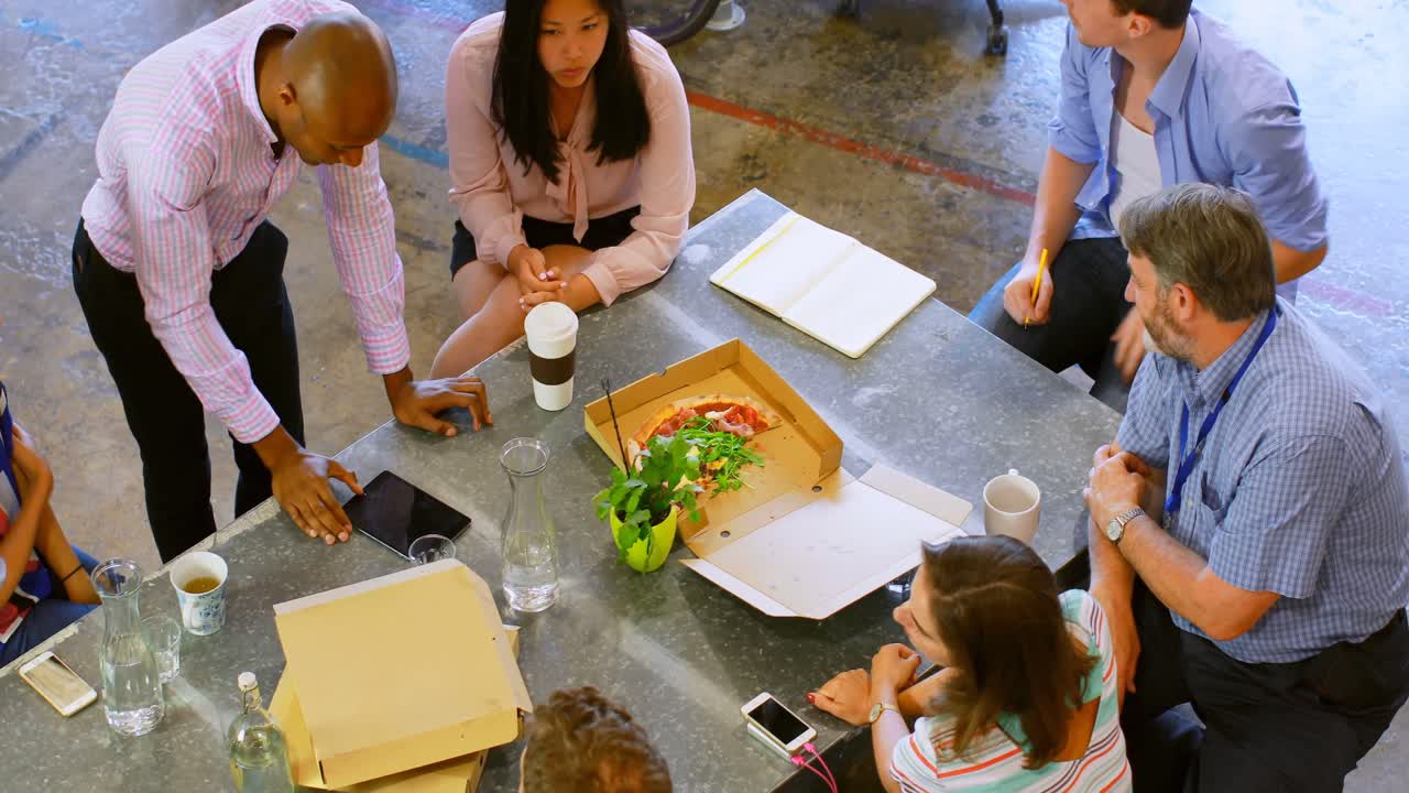 Business colleagues interacting with each other 4k