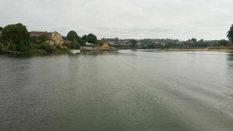 Sobrevuelo-Aéreo-De-Las-Aguas-Serpenteantes-Del-Río-Cavado,-Esposende-Portugal