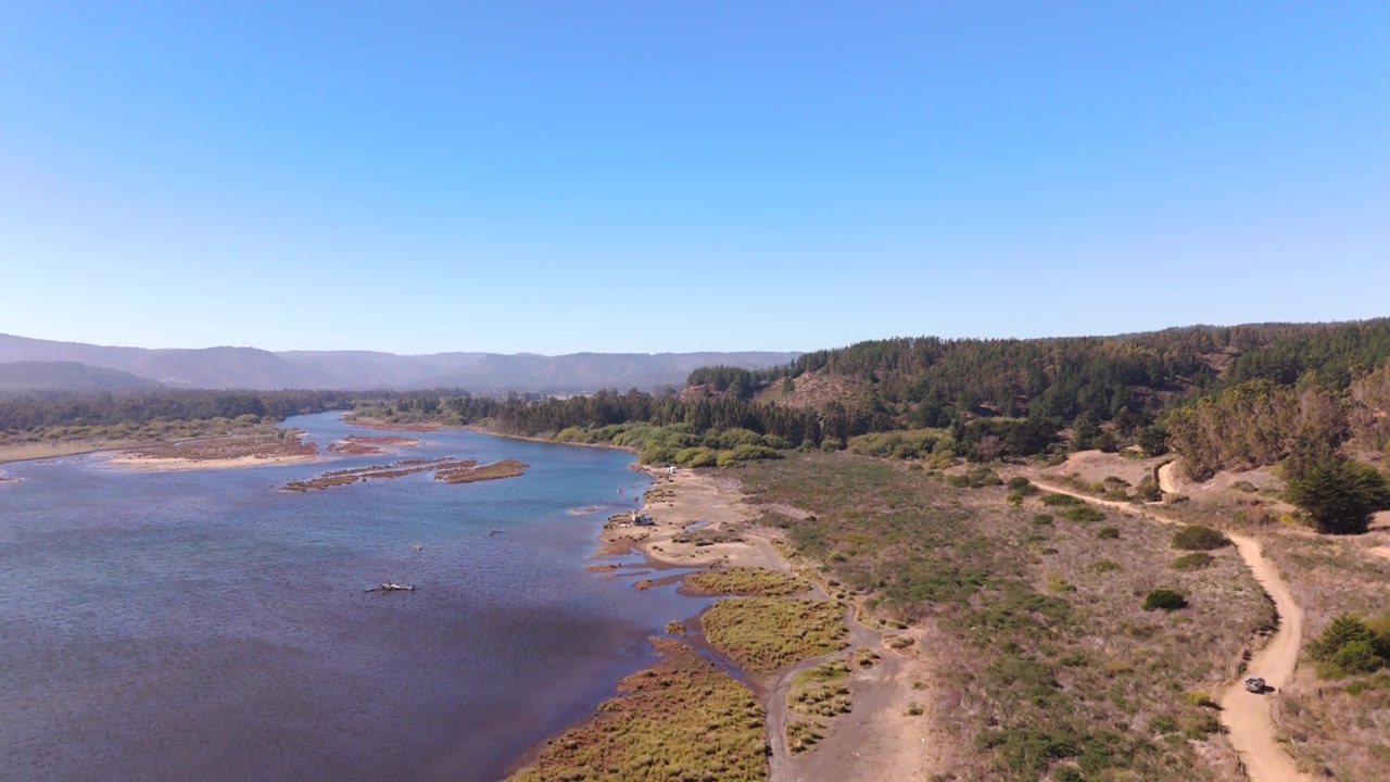 Santuario Piedra Viento Topocalma Chile paisagem costeira praia mar natureza formações rochosas