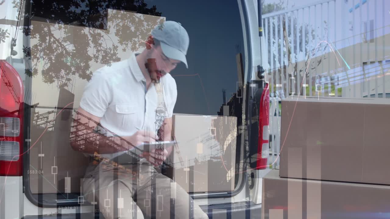 animación de datos financieros sobre felices mensajeros caucásicos masculinos contando paquetes