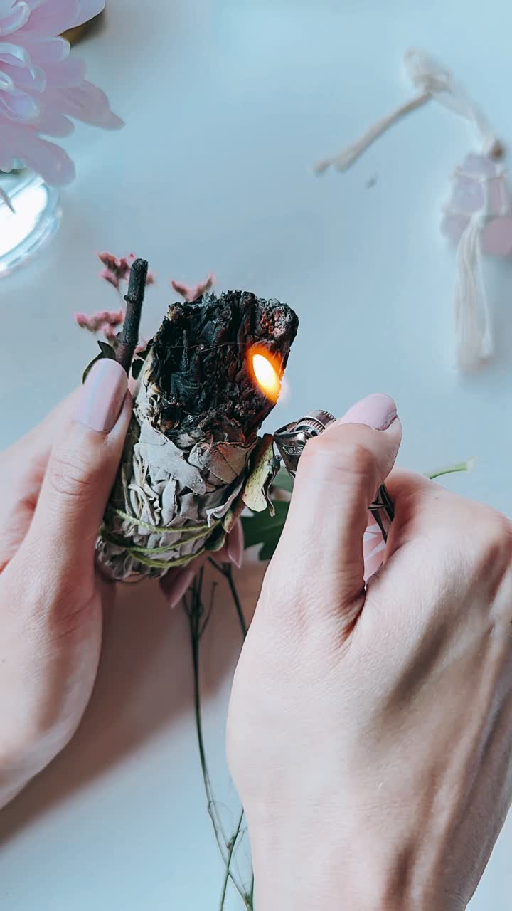 paquete de salvia en llamas